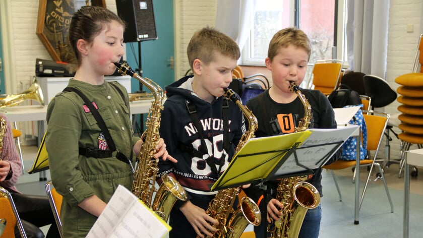 Bevelandse muziekverenigingen houden play-in voor leerling-muzikanten in Kapelle