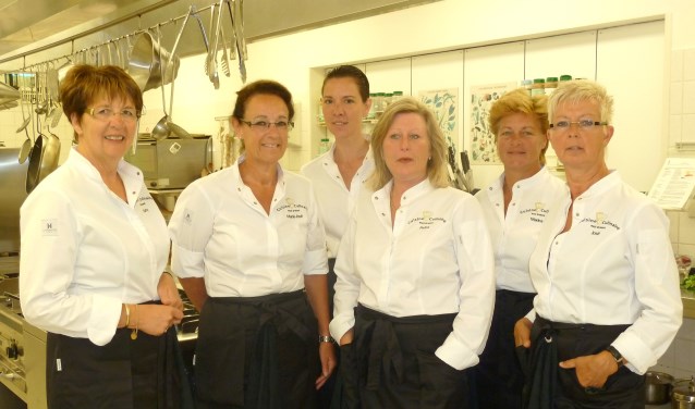 Wie komt op de vierde donderdag van de maand deze damesgroep versterken?