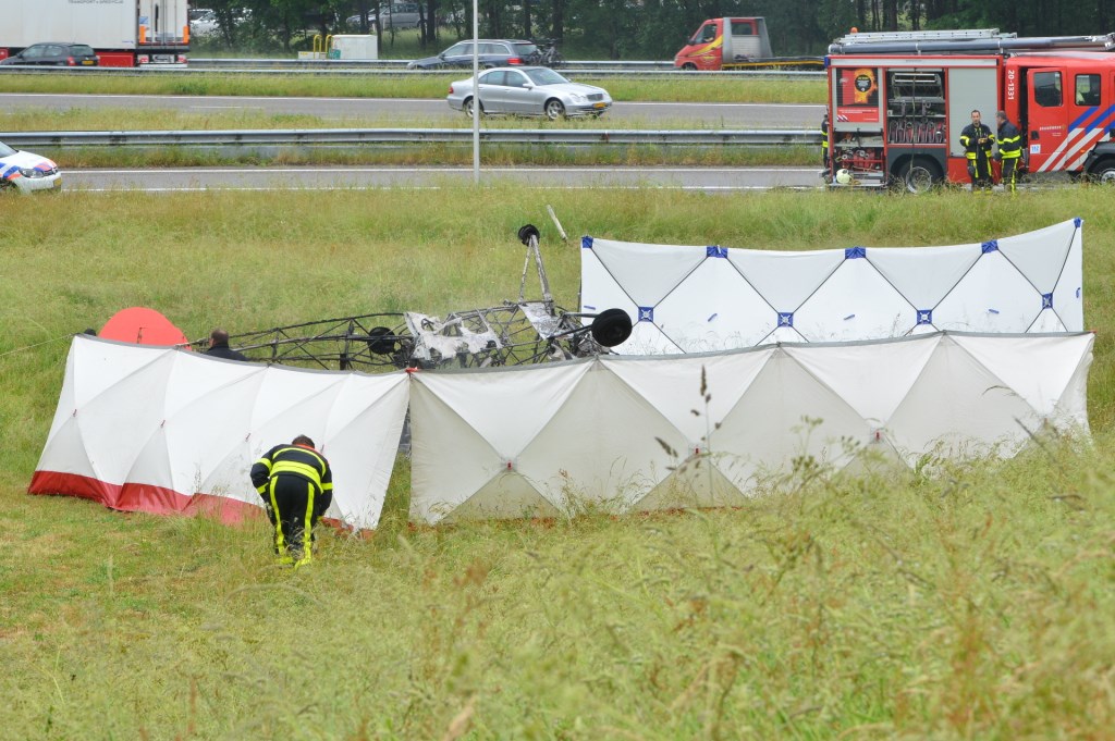 Piloot Komt Om Bij Vliegtuigcrash Breda International Airport