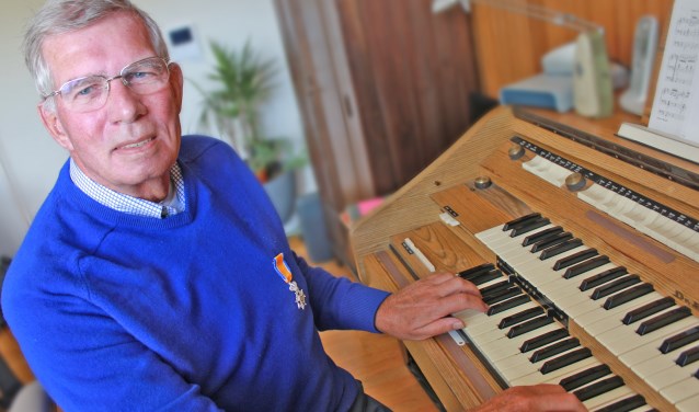 Zijn muzikaliteit kan Jan uitstekend kwijt in het orgelspel. FOTO'S ELS ROMMERS