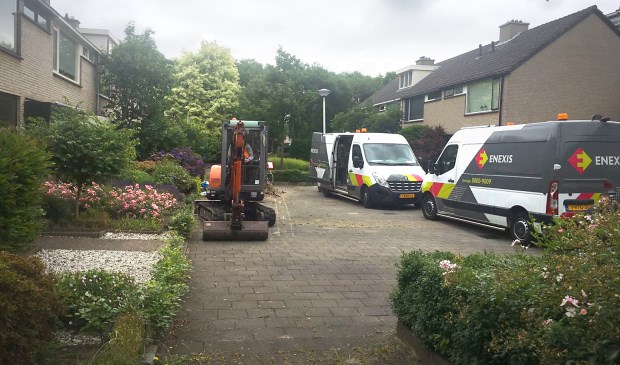 Monteurs bezig met reparatiewerkzaamheden aan de Kemelstede.