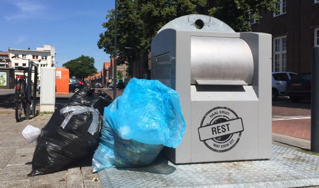 Een restafvalcontainer bij het Dr Jan Ingen Houszplein.