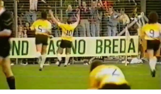 Wanny van Gils na zijn iconische doelpunt tegen FC Eindhoven in 1991.