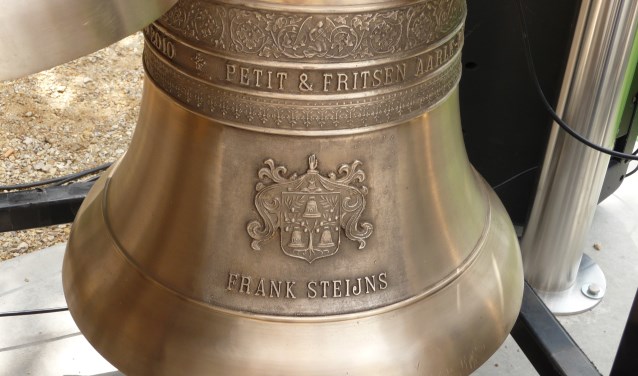 Klok uit mobiel carillon van Frank Steijns.