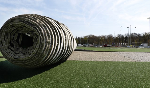 Rol kunstgrasveld bij HC Breda.