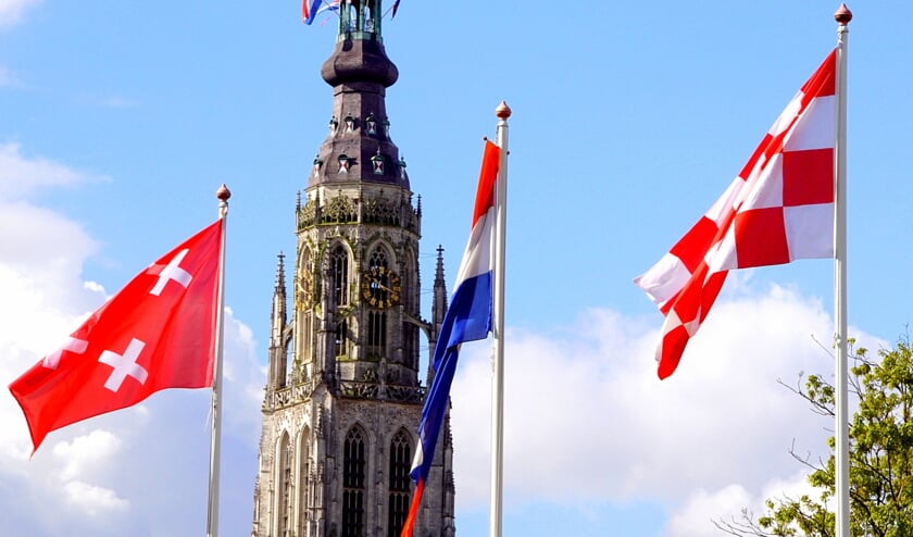 Grote Kerk met vlaggen 2017