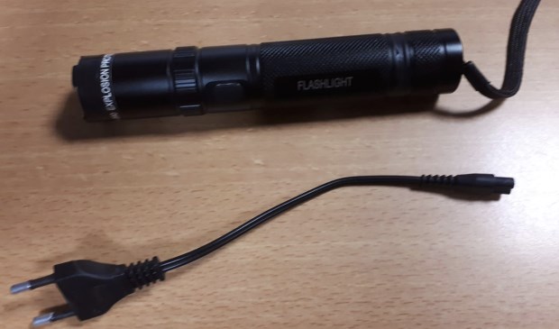 Een taser werd aangetroffen bij een 19-jarige jongen.