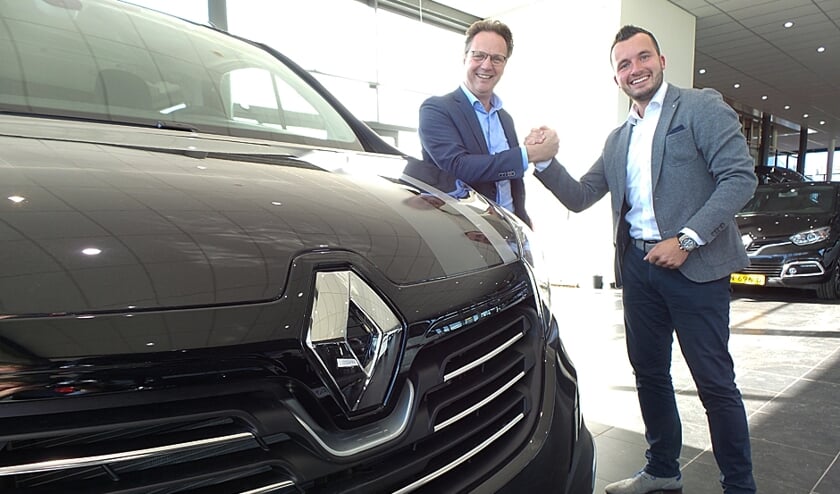 Fred van den Brink van Renault Nederland trapt de Bedrijfswagendagen af bij Auto Indumij.