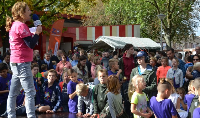 Met confetti werd de speeltuin alvast officieel geopend