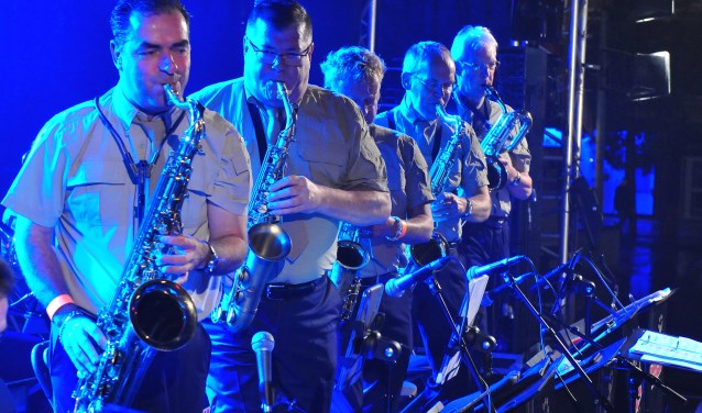 De saxofonisten van de Valley Sound Big Band. FOTO FRANK STROOP
