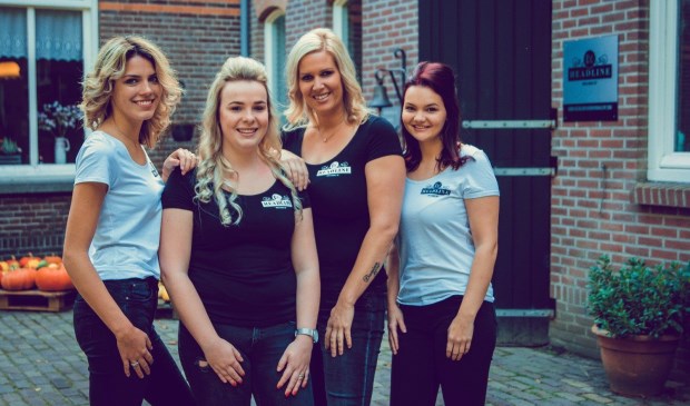 Het team van Headline Hair & Make Up.