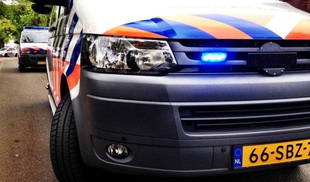 Man door zijn vrouw in zijn rug gestoken