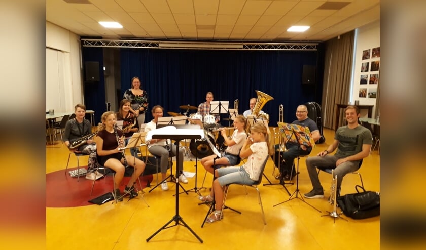 Leerlingenorkest Volharding Dinteloord o.l.v. Carla Baaten.