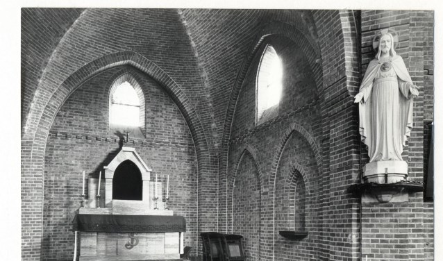 Zijaltaar Theresiakerk.