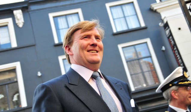 Koning Willem-Alexander, toen als prins, bij zijn bezoek aan de Grote Kerk.