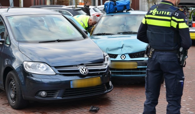 Twee auto's kwamen in botsing op de Kronenburgwerf.