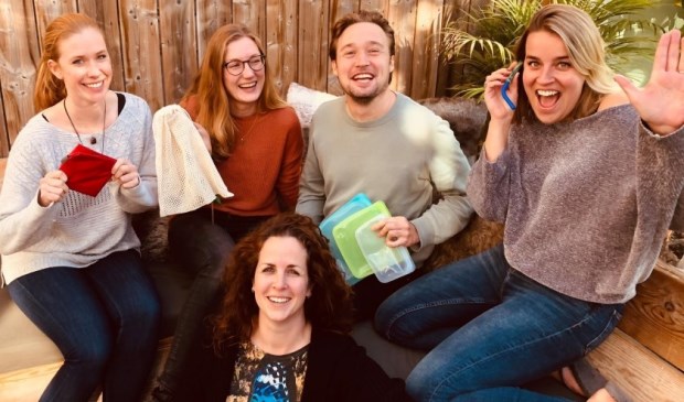 Team PuinHope v.l.n.r. Tamara, Ilona, Matthijs, Fleur, Rebecca beneden