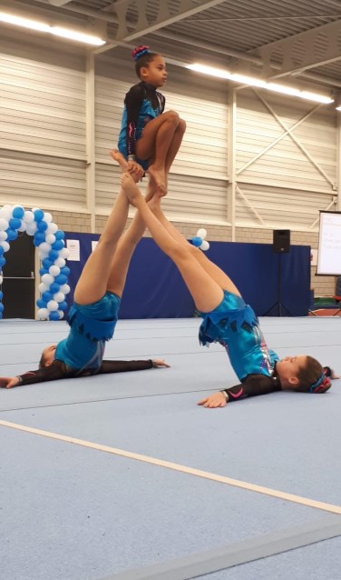 Het zilveren trio Jimena, Myrthe en Julia in actie. FOTO AYLIN TANFER