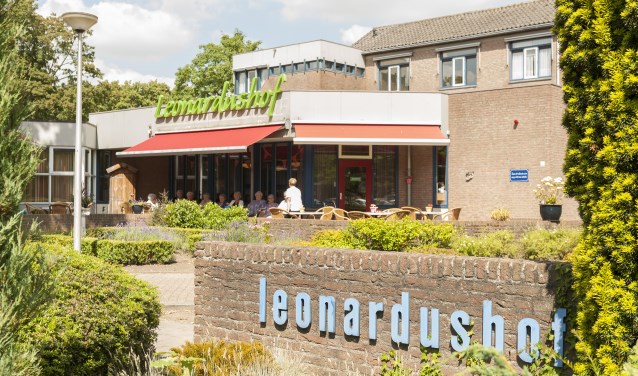 Op deze plaats staat over twee jaar een nieuw, modern Leonardushof.