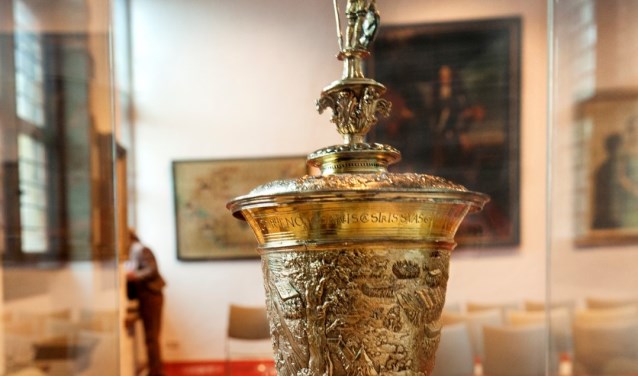 beker-maximiliaan-gesneden