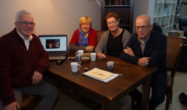 Regisseur Mart Schrauwen, leescommissielid Annie Schrauwen, secretaris Annemiek Schrauwen en voorzitter Wim van den Broek verheugen zich op dit bijzondere jubileumjaar.