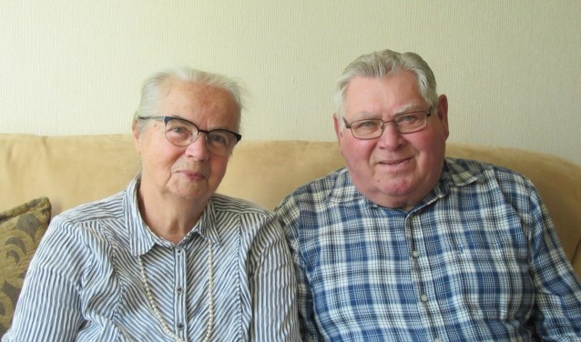 Co en Janny van Iwaarden zijn blij dat ze hun 60-jarig huwelijk in goede gezondheid kunnen vieren.