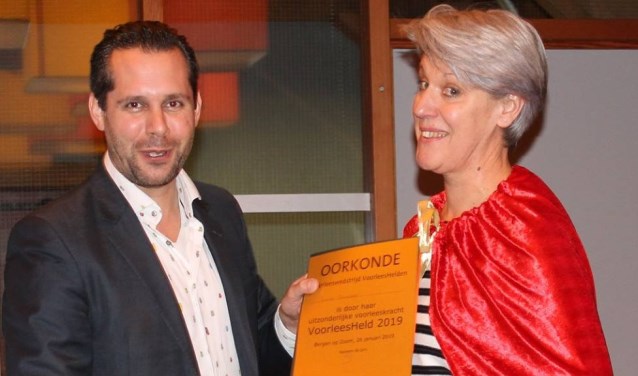 Winnares Corrie Nieuwkoop en juryvoorzitter Barry Jacobs.