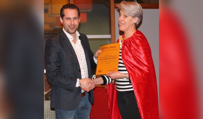 Winnares Corrie Nieuwkoop en juryvoorzitter Barry Jacobs.