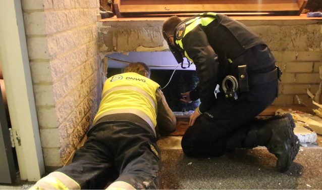 De hennepkwekerij is gevonden onder het podium in dorpshuis De Meiboom.