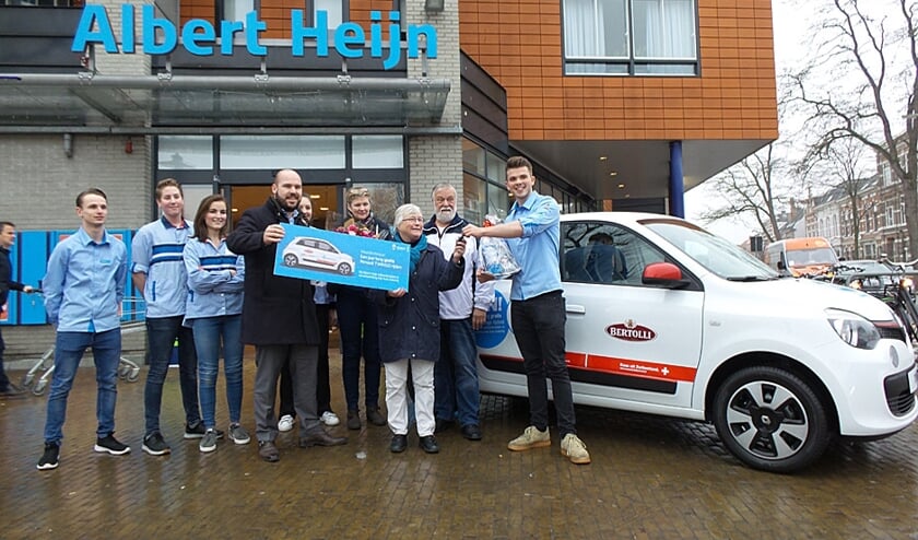 De feestelijke overhandiging van de Twingo.