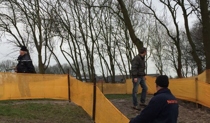 Het aanbrengen netten.