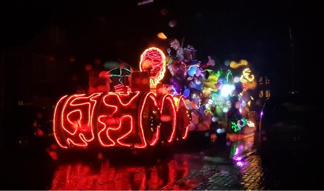 verlichte carnavalswagen