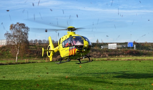 Traumahelikopter landt in Bavel voor ongeval in woning 4 17/11 - BredaVandaag.nl