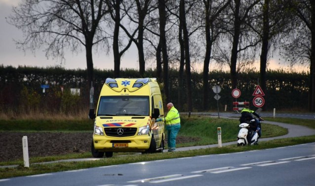 Scooterrijder gewond bij ongeval op Postweg bij Lewedorp - Internetbode.