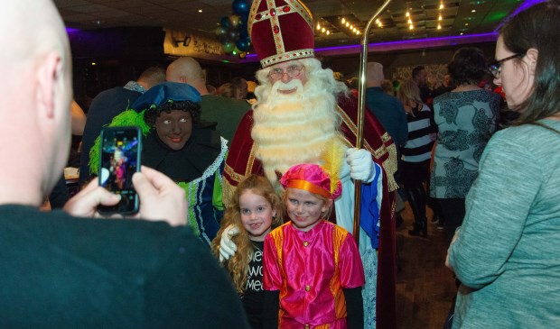 Sinterklaas maakt rondje door gemeente Rucphen 2 15/11 - Internetbode