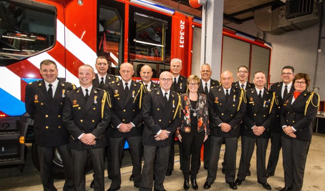 Lintjesregen daalt neer op de brandweer: het regent dertien onderscheidingen - Internetbode