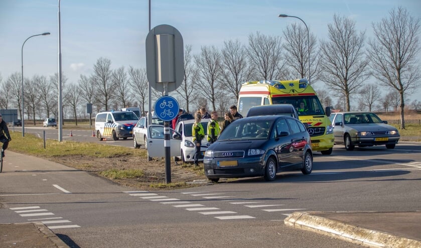 Meerdere auto's betrokken bij ongeval op kruising in Tholen
