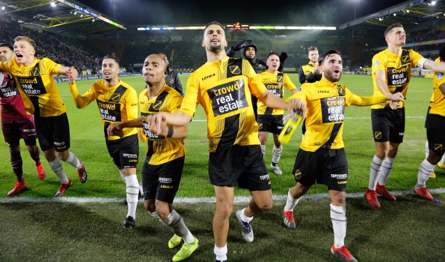 Nac wint thuis van Heerenveen met Crowd Real Estate op het shirt, destijds sponsor voor een dag.