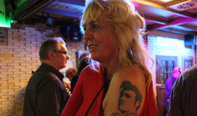 Fans van Elvis Presley (1935-1977) gaan soms heel ver door hem letterlijk op de huid te dragen met een tattoo.