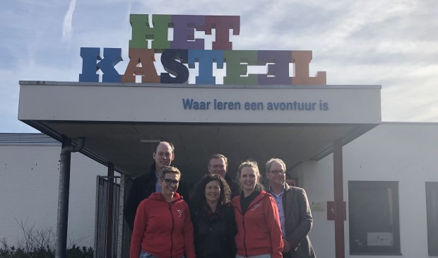 Wethouder Daan Quaars (linksachter) met naast hem minister Bruno Bruins.