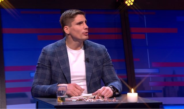 Rico in zijn rol als huisdichter