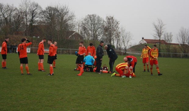 vele keren moest het spel worden stilgelegd door blessures na overtredingen