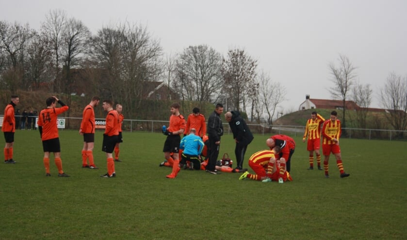 vele keren moest het spel worden stilgelegd door blessures na overtredingen