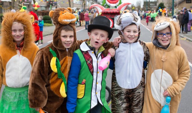 Kinderen tijdens een carnavalsoptocht