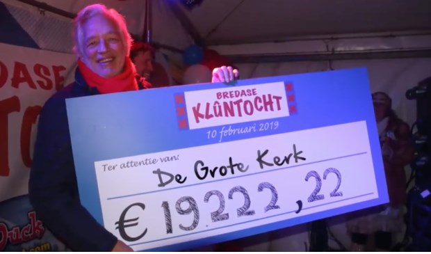 De opbrengst van het Klunen voor de Grote Kerk.