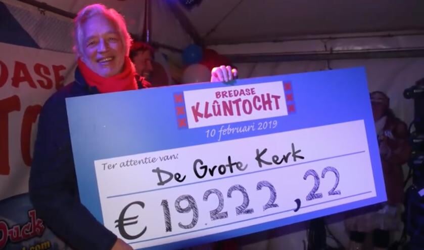 De opbrengst van het Klunen voor de Grote Kerk.