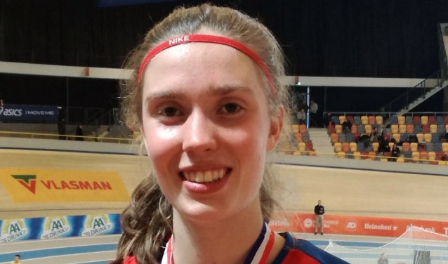 Amy Hasselton 3e op NK indoor.