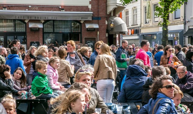 De biergarten krijgt een carnavalseditie op Kerkplein.