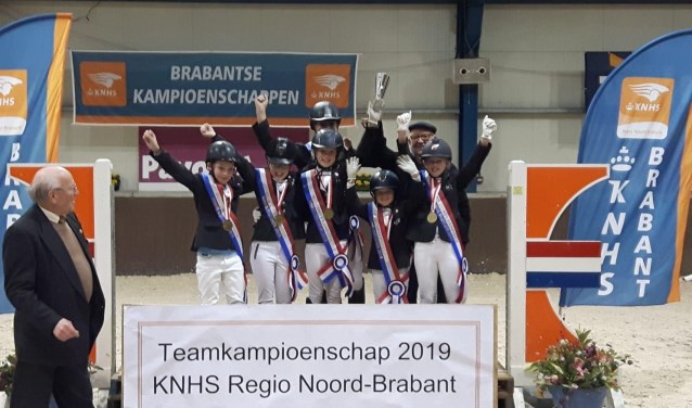 HJR-1 Brabants Kampioen Jules, Liv, Bente, Eva, Imke, Toine en Lieke.