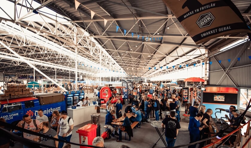 Gezellige drukte bij de brouwerijen tijdens het Hop on Hop Off Festival.